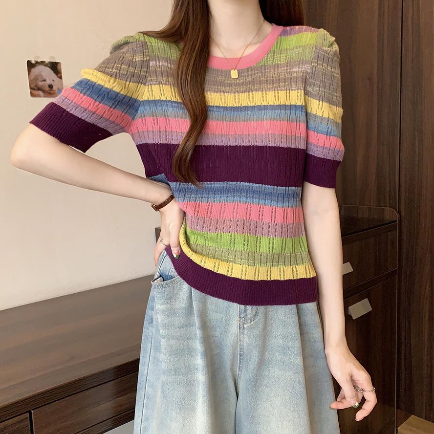 

Женский вязаный свитер 2025 года: Футболка с радужными полосками, контрастного цвета, короткими рукавами, круглым вырезом, ажурным узором. One Size 80-135 jin розовый