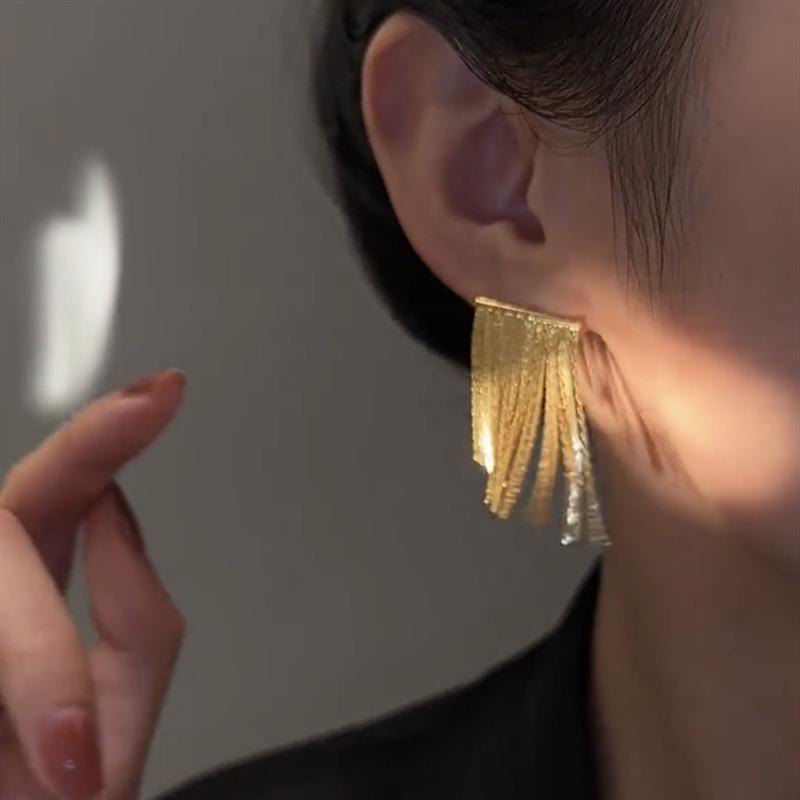 Elegant Galaxy Tassel Earrings: Niche Design, Light Luxury, Long-Lasting Chain Style