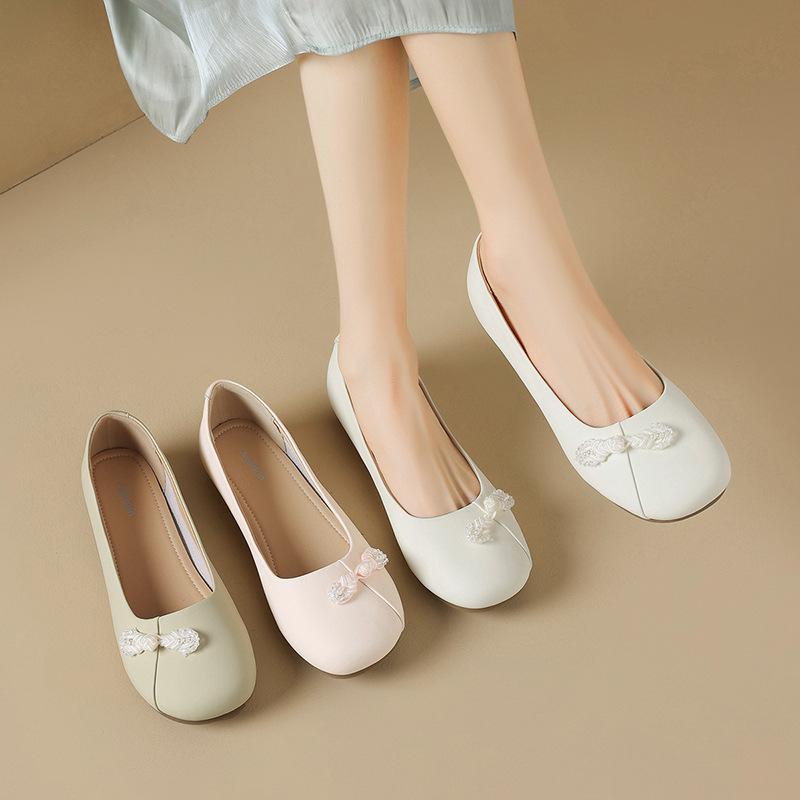 Augu Shideng single shoes women's 2025 new summer flat-bottomed retro temperament one-pedal shallow-mouth soft-soled Doudou shoes