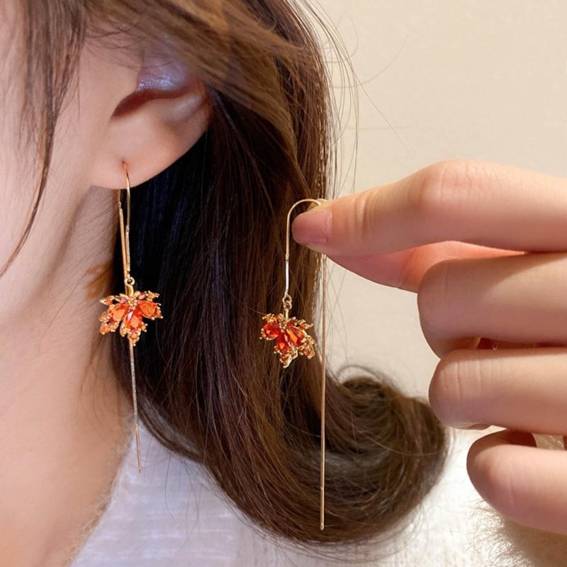 Elegant Red Crystal Maple Leaf Earrings Fashion Tassels Ear Ring Temperament Rhinestone Earwear Trendy Statement Pieces