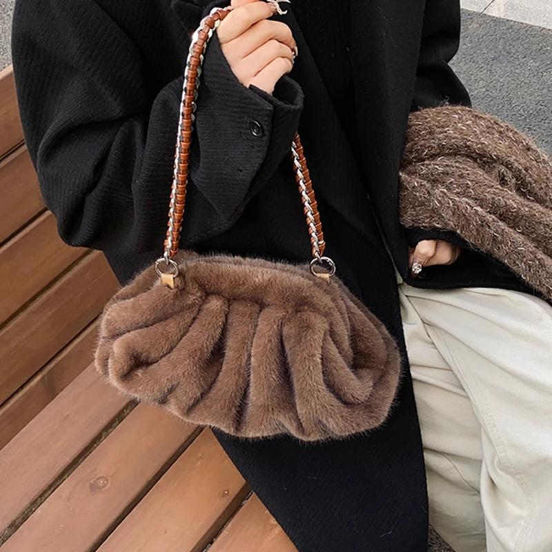 Women Faux Fur Shoulder Bag Winter Warm Soft Plush Hobo Bag Large Capacity Purse Fluffy Dumpling Pouch Underarm Chain Bag