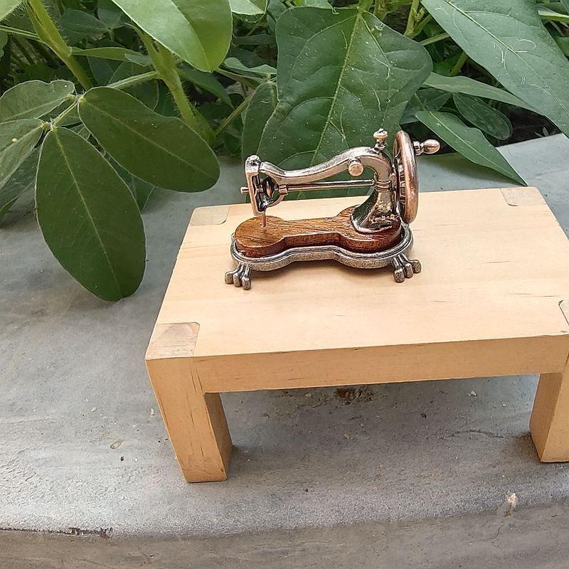 1Pc Hand-cranked Sewing Machine Model, Simulation Model Scene Retro 1870s Mini Statues and Ornaments