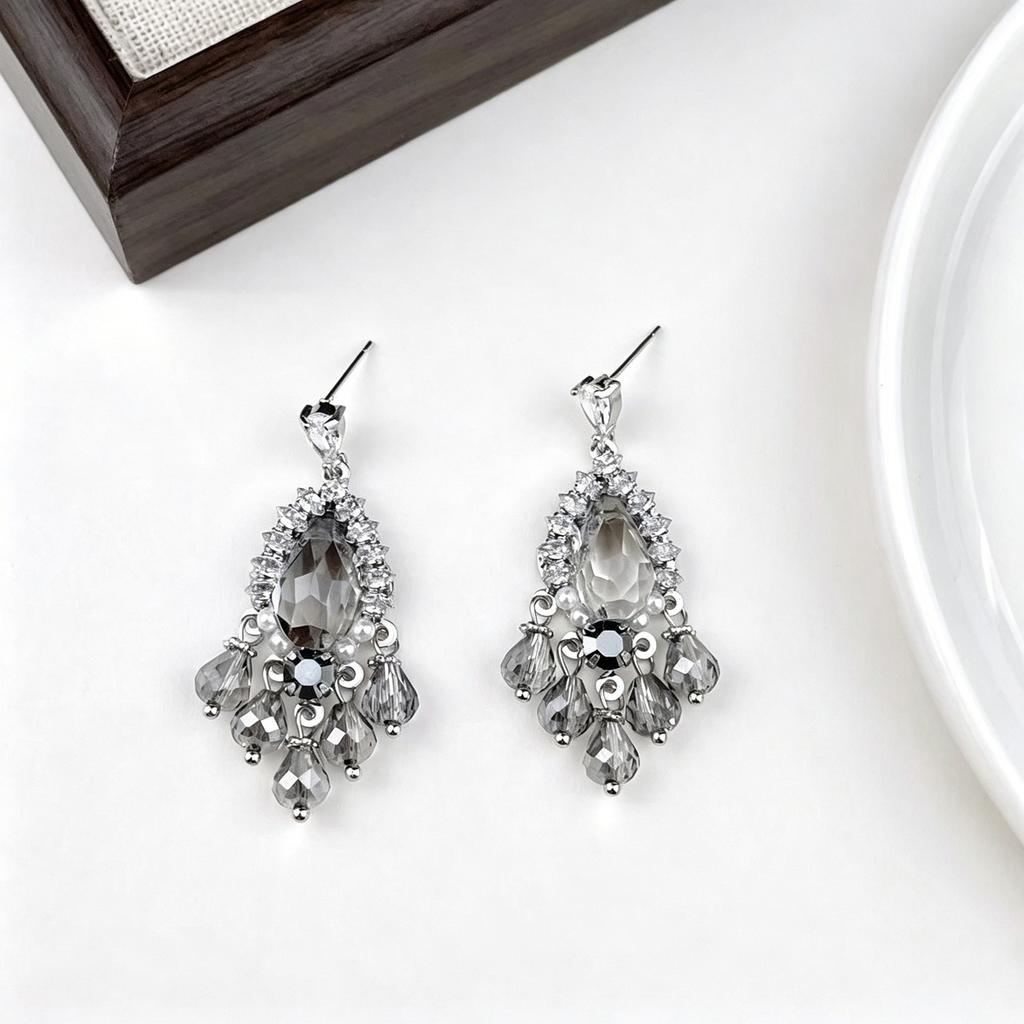 Light Luxury High-end Crystal Fringed Earrings, Water Drop Type Exquisite Sweet Earrings, Fashionable Exquisite Ethnic Style Earrings, Women