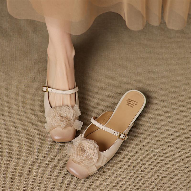 Mode Neue Sommer Hausschuhe Echtes Leder Hausschuhe für Damen Mode Blume Quadratische Zehenschuhe Niedrige Absätze Zehenbedeckende Hausschuhe Sandalen