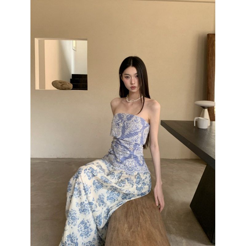 

Real Shot of In-Stock Embroidered Tube Top with Waist-Cinching New Chinese Style + Tailored Floral Skirt Blue Tube Top (Without Flowers) S