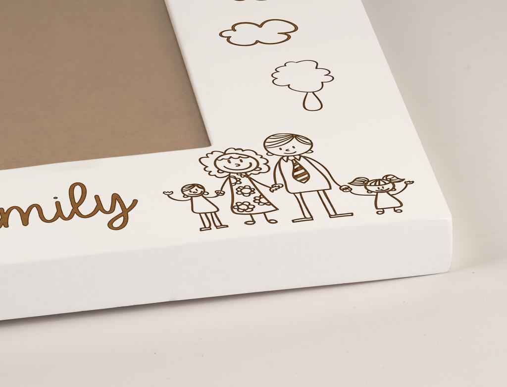 Darling Souvenir MADE WITH LOVE Gravierter Tischaufsteller-Fotorahmen Holz Gemeinsam bilden wir Familie Zitate Weißer Bilderrahmen