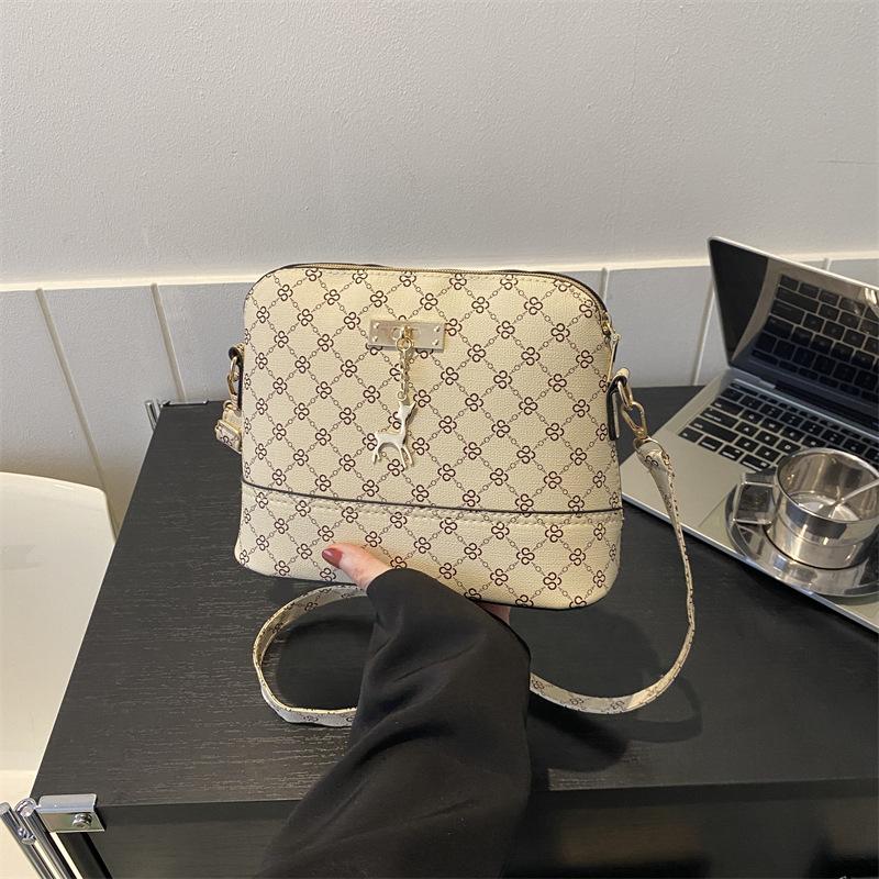 Yogodlns Yeni Moda Retro PU Deri Küçük Kabuk Omuz Çantası Günlük Geyik Kolye Dekor Çapraz Askılı Çanta Vintage Baskılı Fermuarlı Kadın El Çantası