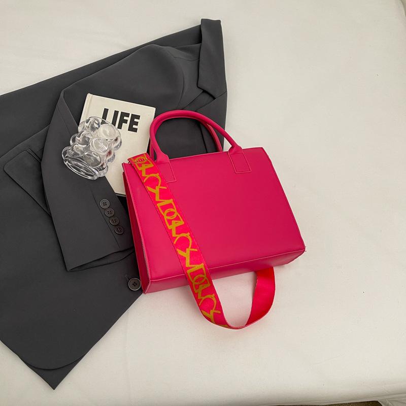Wide Shoulder Strap Bag Women's 2025 New Spring and Summer Versatile Trend Commuter Tote Bag European and American Fashion Portable Messenger Bag