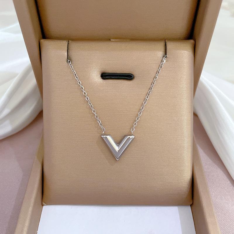 Fashion Retro Women's Necklace Temperament Micro Diamond Necklace Exquisite Collar Chain Accessories