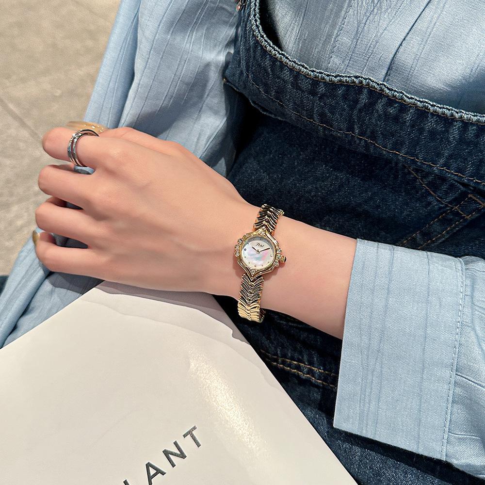 Summer New Women's Watch, Elegant, Light Luxury, High-end Watch, Niche Design Quartz Watch