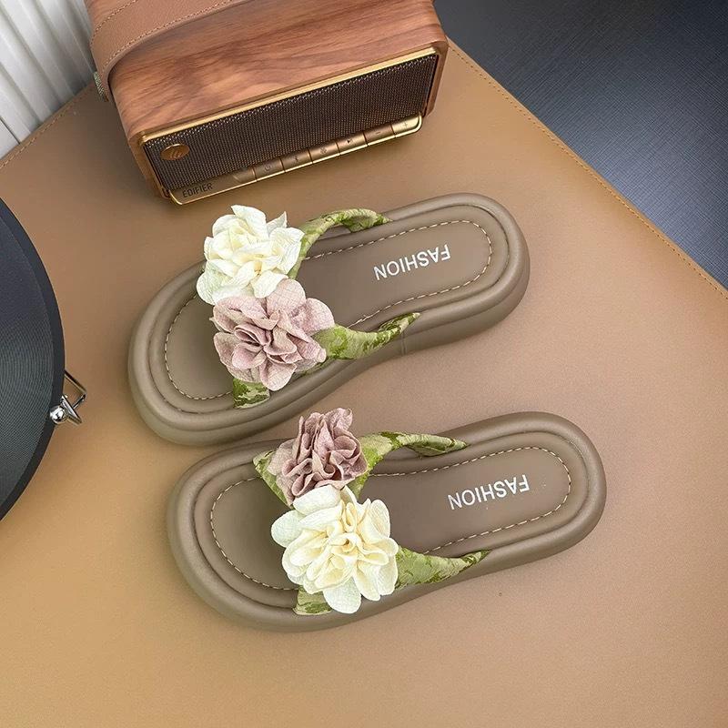 Internet celebrity platform fairy slippers women's summer 2025 new outer wear non-slip seaside flowers holiday beach shoes
