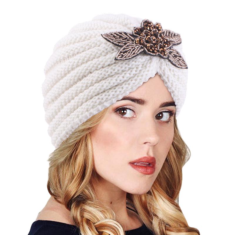 

Новый женский вязаный тюрбан ручной работы со стразами и цветами, шапка-бини для улицы, эластичные повязки на голову, теплые вязаные шапки, защищающие от холода One Size