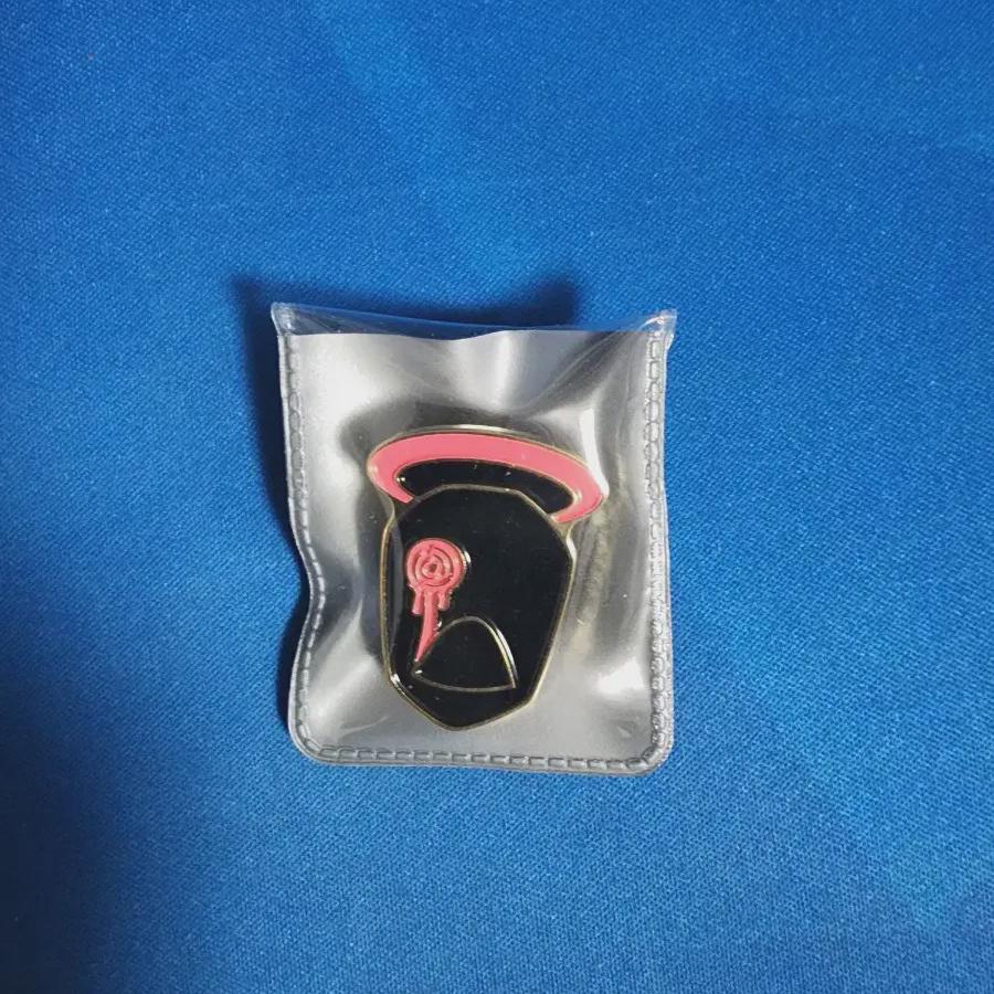 

Ham Ham Bang Bang Laolu Sells Symbol Badges For A Crying Child.