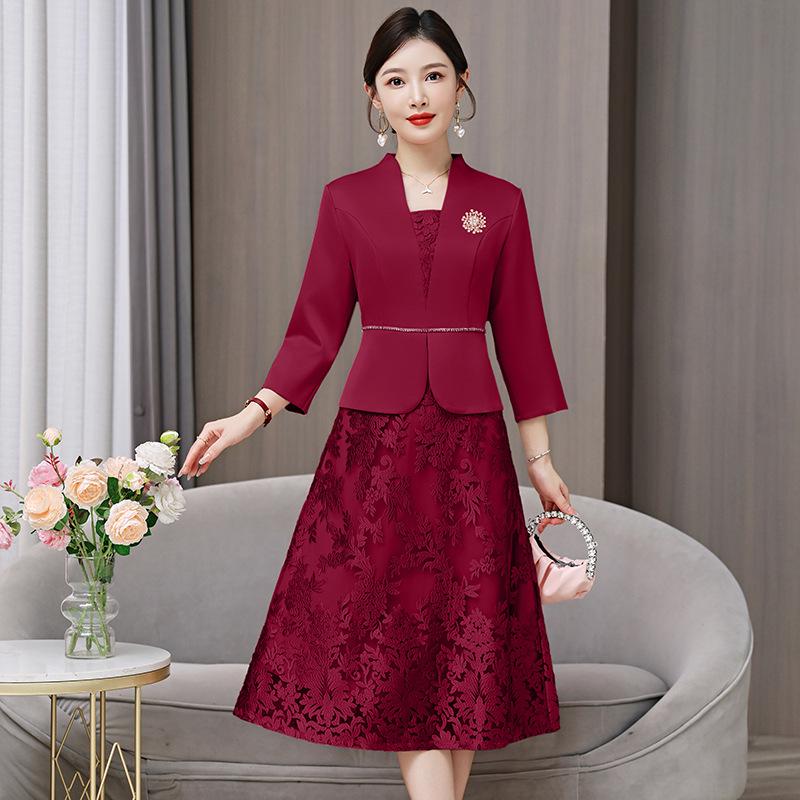 YQWL5656 Autumn/Winter 2025 Slimming Mother-in-Law Wedding Toast Dress - Elegant and Youthful Style