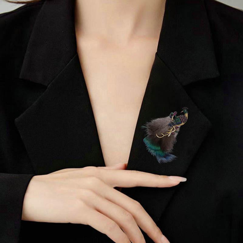 Pfauen Brosche Damen Exquisite Anstecknadel Corsage Anti-Exposure Kleidung Accessoire