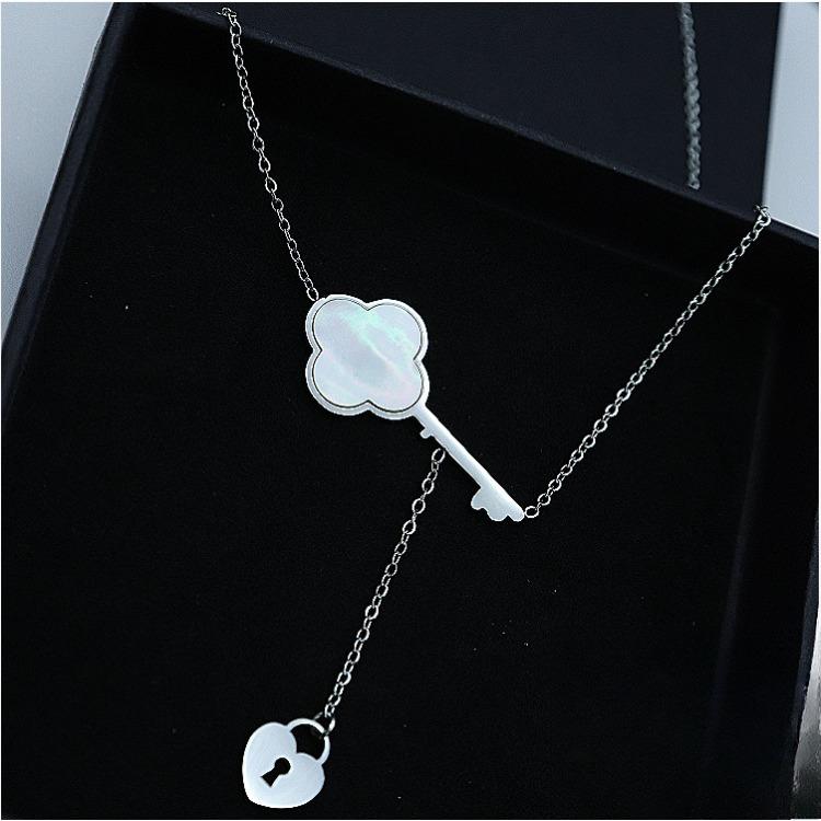 

Ожерелье с замком-ключом из четырехлистного клевера, новые высококачественные аксессуары, легкая роскошная цепочка на ключицу для женщин