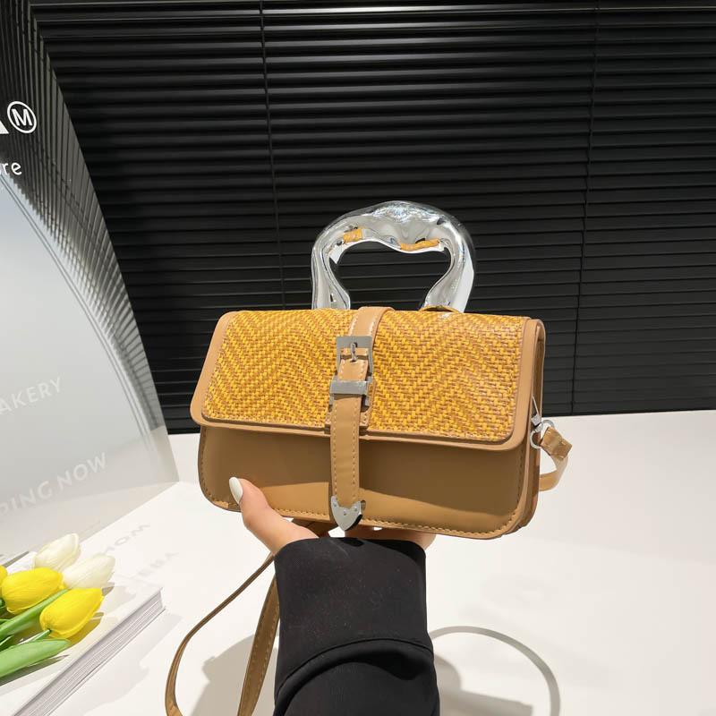 

Simple new Korean version solid color small square bag Internet celebrity portable small fresh shoulder bag plaid foreign style versatile bag 2025 коричневый
