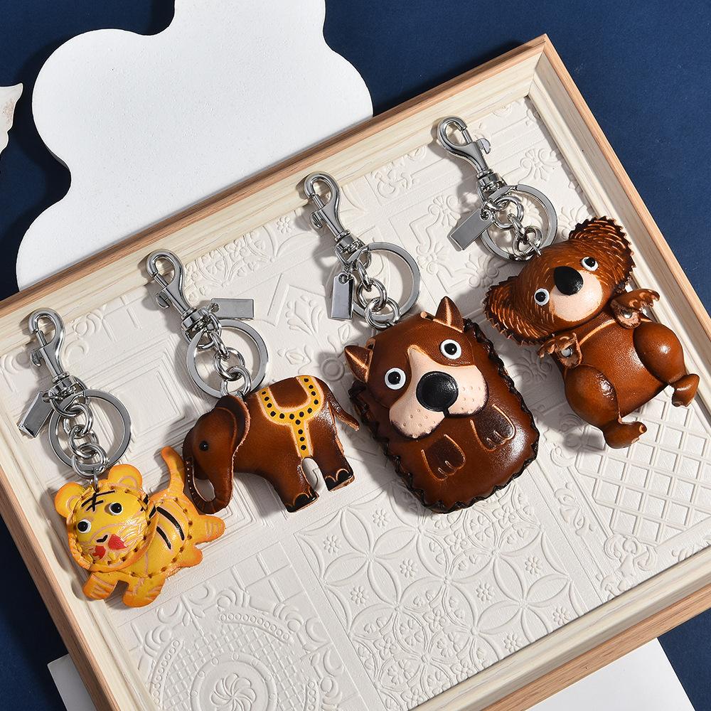 Handgefertigter Leder-Tier-Schlüsselanhänger, Koala Elefant Stil Taschenanhänger, Vintage pflanzlich gegerbte Leder Schmuck Accessoires