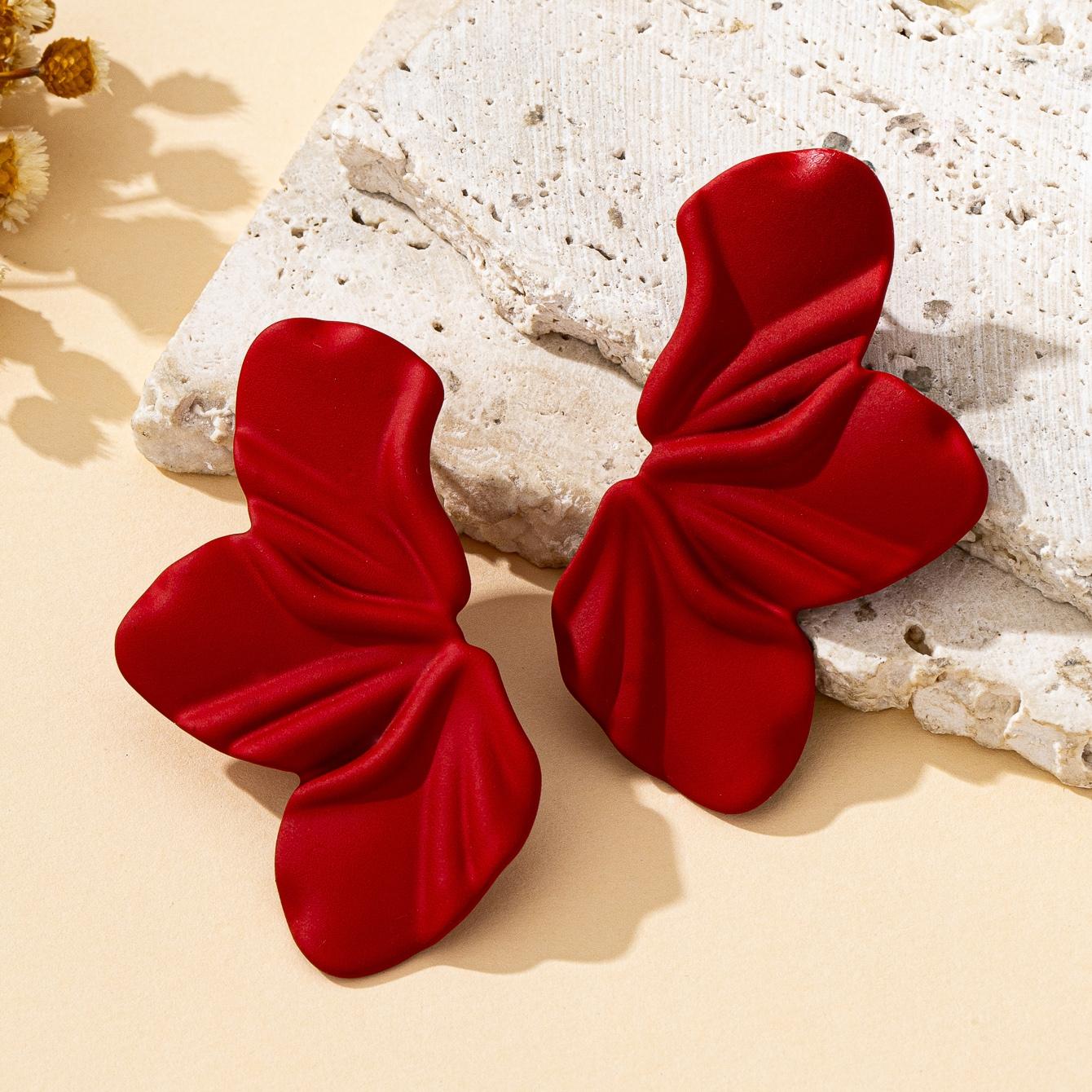 

A Pair of Women s Fashion Earrings, Simple and Elegant Colorful Flower Earrings, Suitable for Daily Wear and Gift-Giving красный