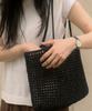 Ando By Hand More Shoulder Bag Black