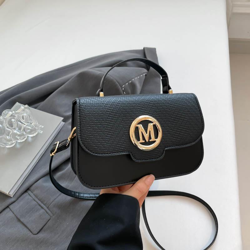 

New popular small square bag fashionable retro light luxury messenger bag versatile portable shoulder messenger bag women чорний