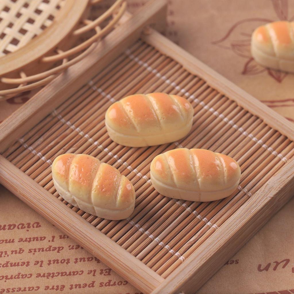 Miniature Bean Paste Roll and Fish Bread Resin Dollhouse Toy Accessories
