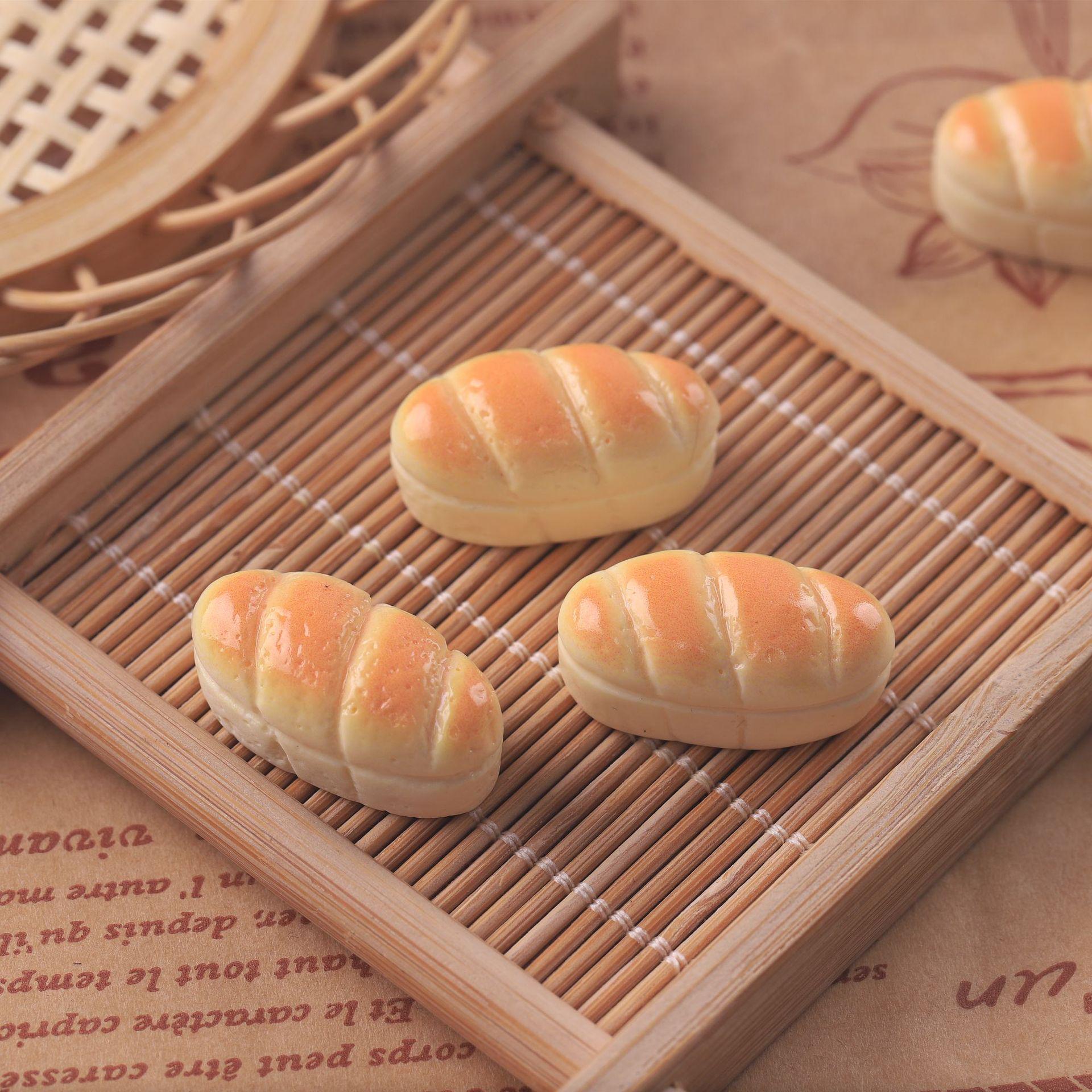 

Миниатюрный рулет из бобовой пасты и рыбный хлеб из смолы для кукольного домика, аксессуары