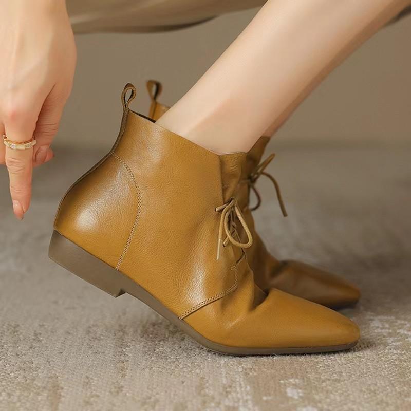 Koreanischer Stil Britischer Stil Innenhöhe zunehmende Schnürung Lässige spitze Zehenpartie Dicke Ferse Nackte Stiefel Modische kurze Stiefel