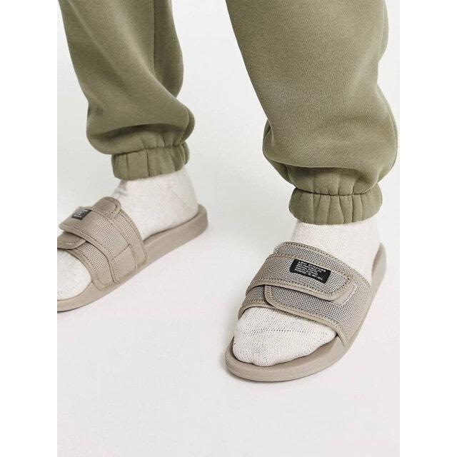 

Levi s utility sliders in tan with velcro logo