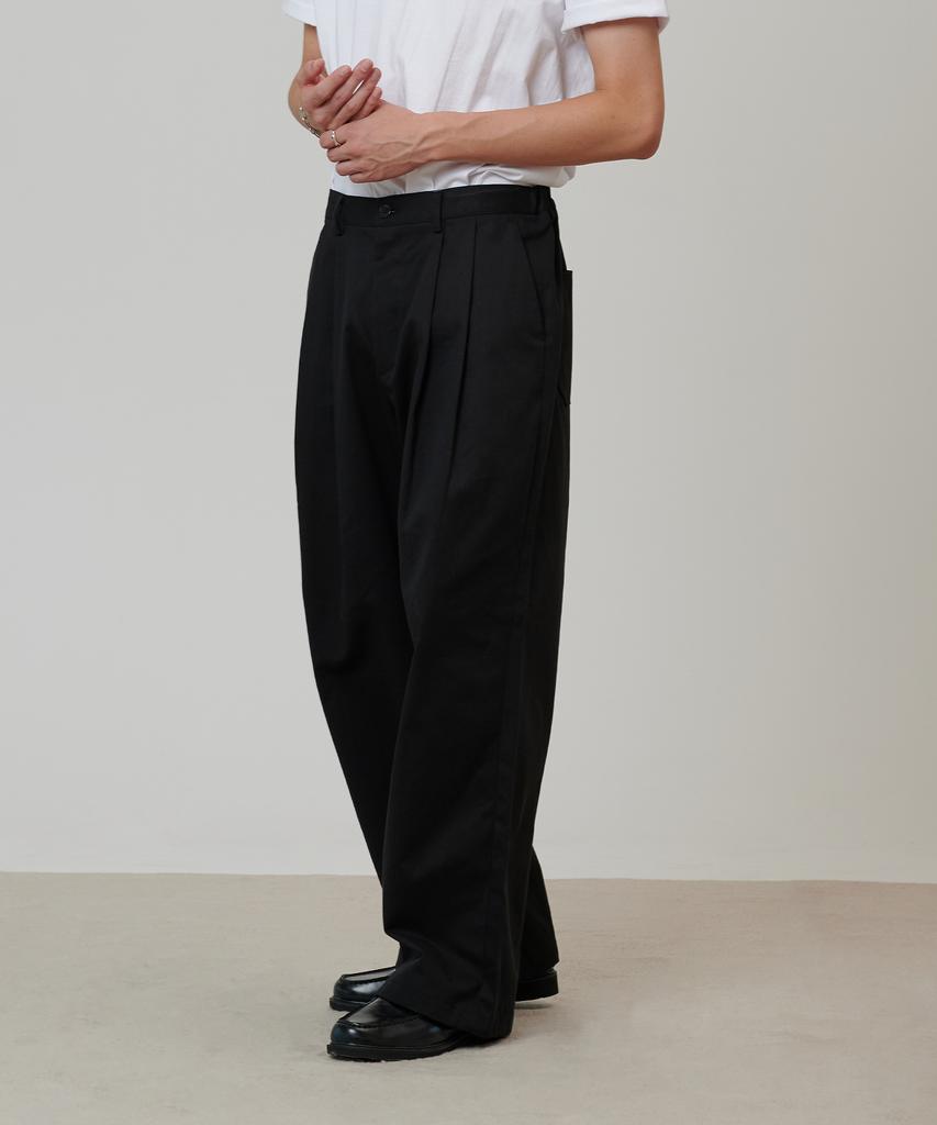PINBLACK (Men) Classic Cotton Double-Pleat Chino Pants Black