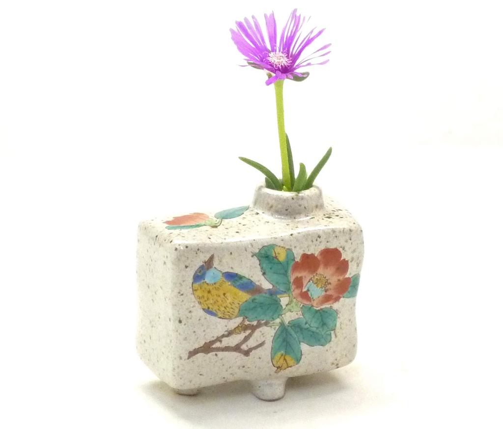 Hyakukaen Kutani [Single Flower Vase] Camellia and Bird Design, Ceramic, Approximately 8.1cm Tall, Single Item