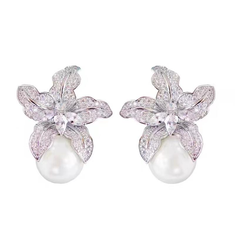 S925 Silver Needle Lily Earrings: Luxurious Pearls & Sparkling Diamonds for Women.