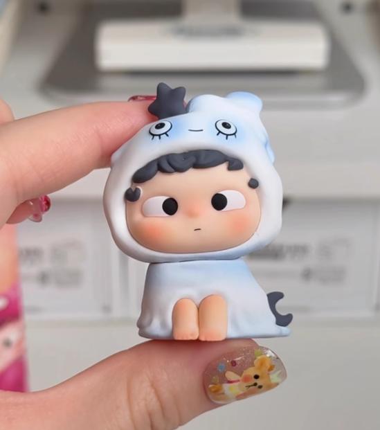 Černá Hra Heyone Oh Cub Kapuce Dobrodružství Roztomilá Série Částic Mini Slepá Krabička Roztomilá Trendy Hračka Ozdoby Dárek na Valentýna