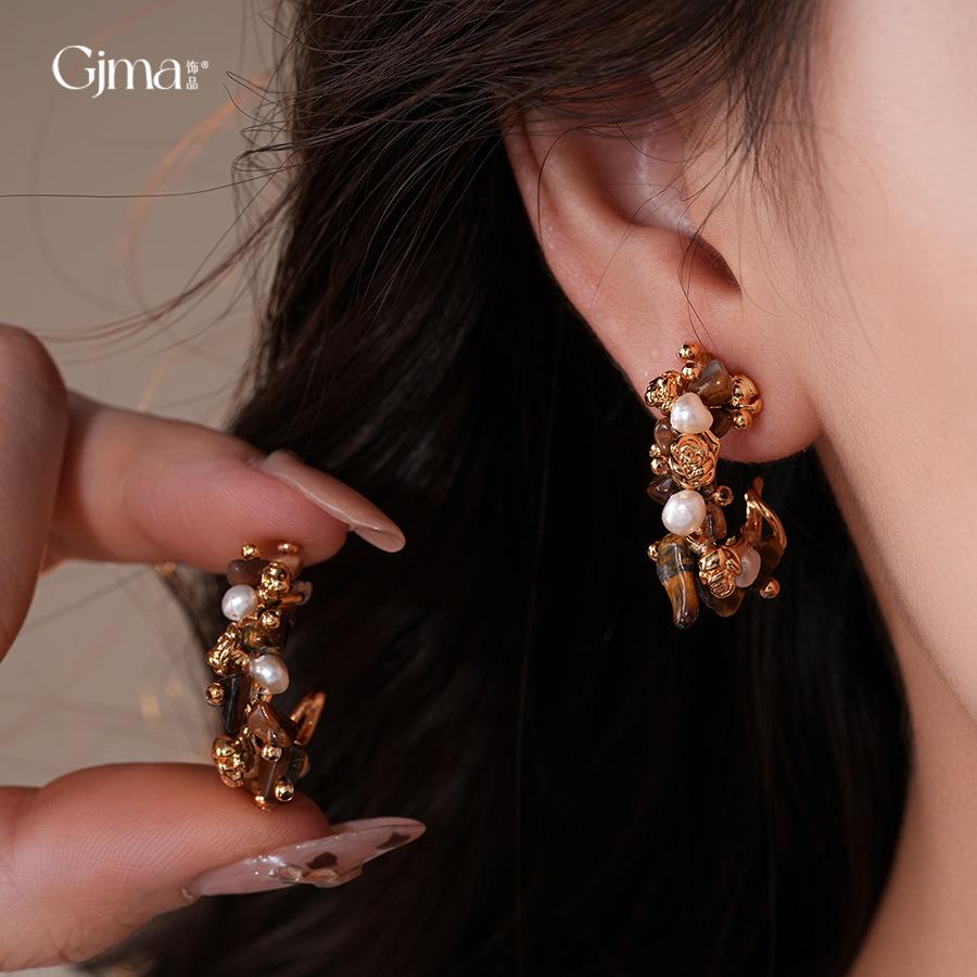 Silver Needle Geometric Tiger Eye Flower Earrings - Retro Style, Light Luxury, High-End Fashion Ear Studs