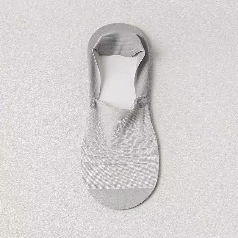 Men's Summer Thin Ice Silk No-Show Boat Socks: Cotton Sole, Sweat-Absorbent, Non-Slip, Low-Cut, Anti-Odor.