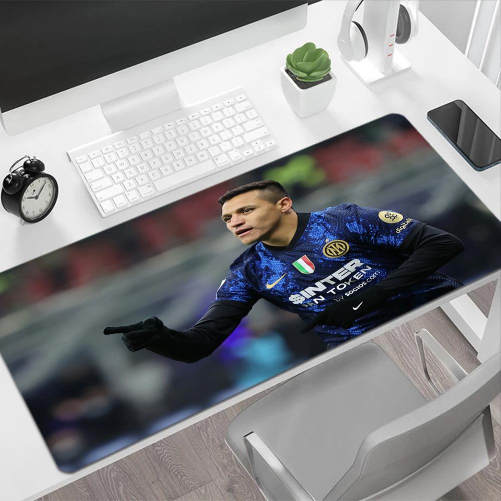 Arsenal's Alexis Sanchez Action. Gaming Mouse Pad Desk Mat Computer Desk Keyboard Mat Non-Slip Rubber Base Office and Gaming Desk Decoration