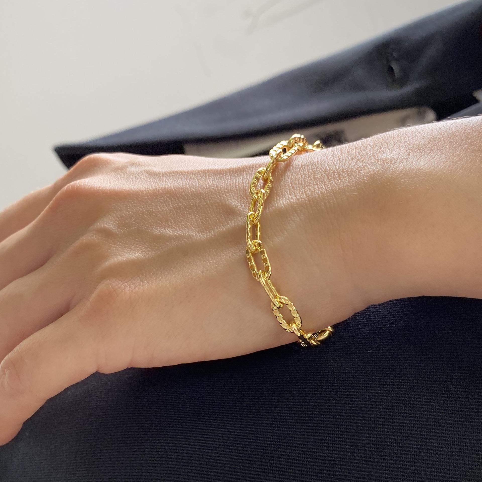 

Ins Горячая Распродажа Волна Тисненая Титановая Сталь Покрытием 18-каратного Золота Ожерелье Модная Ключичная Цепочка Ювелирные Изделия Женщины