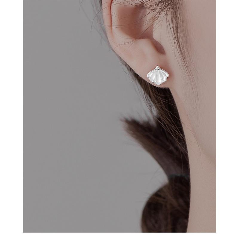 Stainless Steel Cast Minimalist Earrings 18K Waterproof  Sterling Silver Stud Earrings Women's Niche Design High-quality Mother-of-pearl Earrings