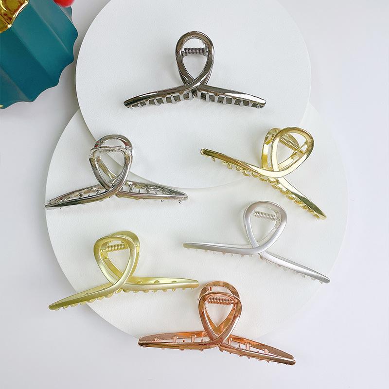 Elegant Chic And Hair Claw Clip For Women Featuring Geometric Line Design