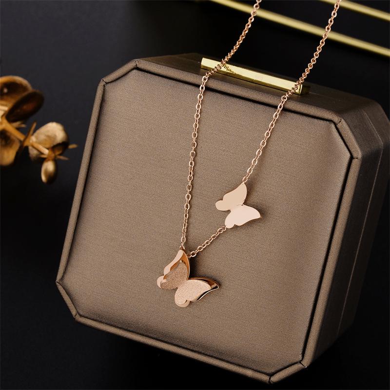 Elegant Colorfast 18K Rose Gold Necklace with Swan & Four-Leaf Clover Charm