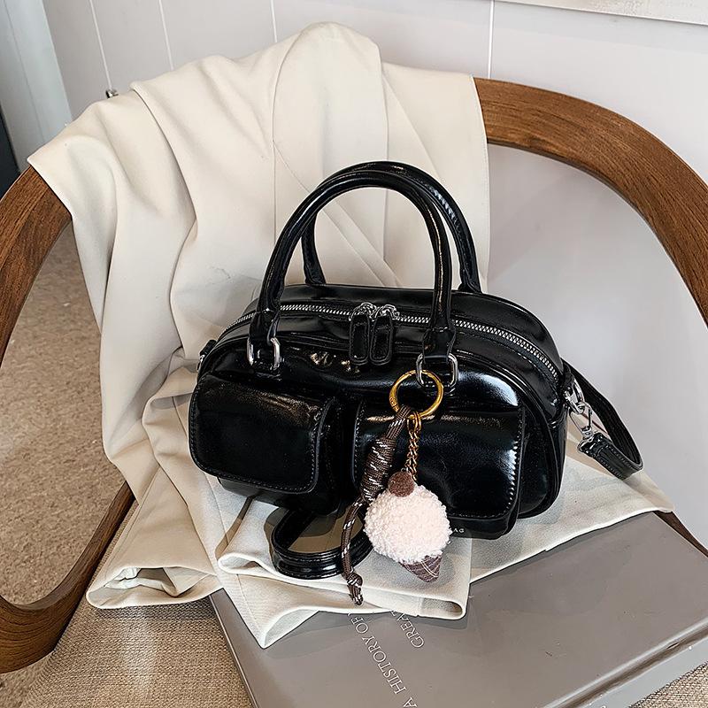 Small Bag Women's Autumn and Winter Retro New Niche Versatile Messenger Bag Premium Pillow Bag