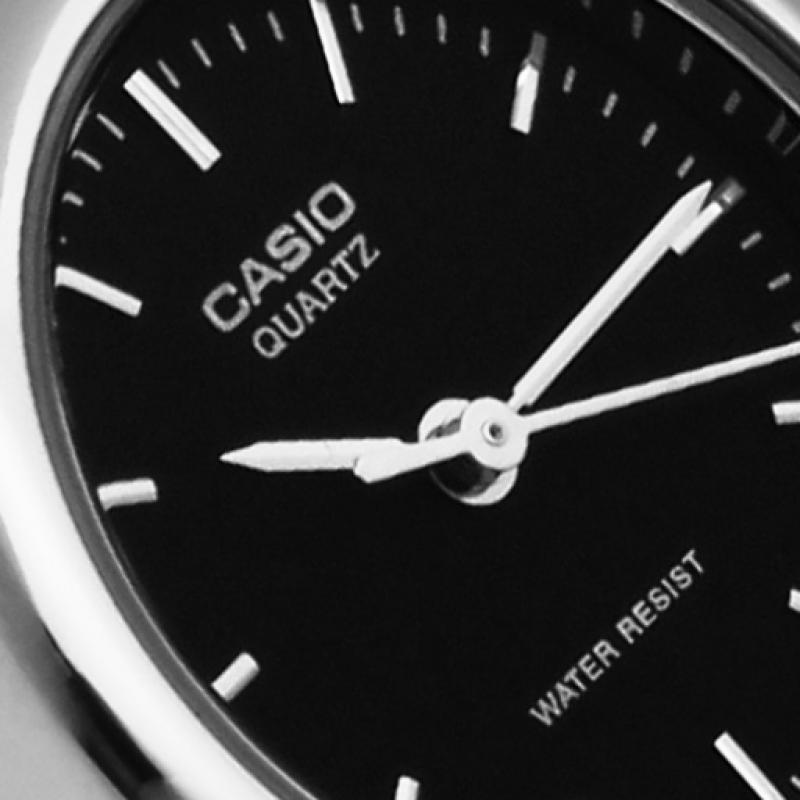 Casio Montre analogique Sat pour étudiantes en cuir LTP 1094E 1ARDF LTP 1094E 1A