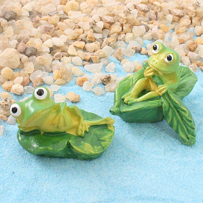 2 Stück Miniatur Harz Frosch Dekoration für Tischplatte Niedliche Froschmodelle für DIY Bastelarbeiten und Feengärten für Haus- und Bürodekor