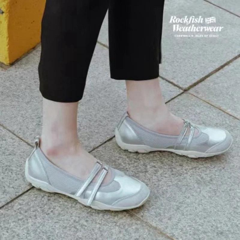 

Galaxy Ballet Dong Jie has the same shoes for women s 2025 spring new thick-soled heightening soft-soled bow sports Mary Jane shoes 35