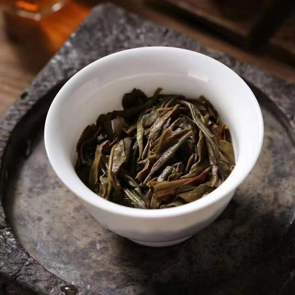 357g Yunnan Premium Aged Pu-erh Raw Tea 2004 Long Yuan Hao Old Puer Raw Tea Cake