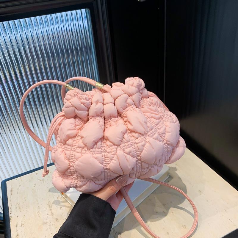 

2025 new diamond sewing thread handbag padded cotton bundle bucket bag versatile shoulder underarm messenger bag bag female