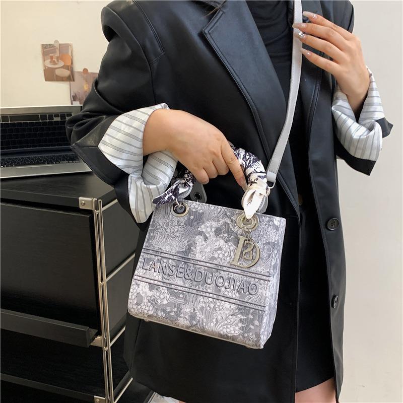New bag women's embroidery silk scarf portable Princess Diana bag high-end versatile shoulder messenger bag