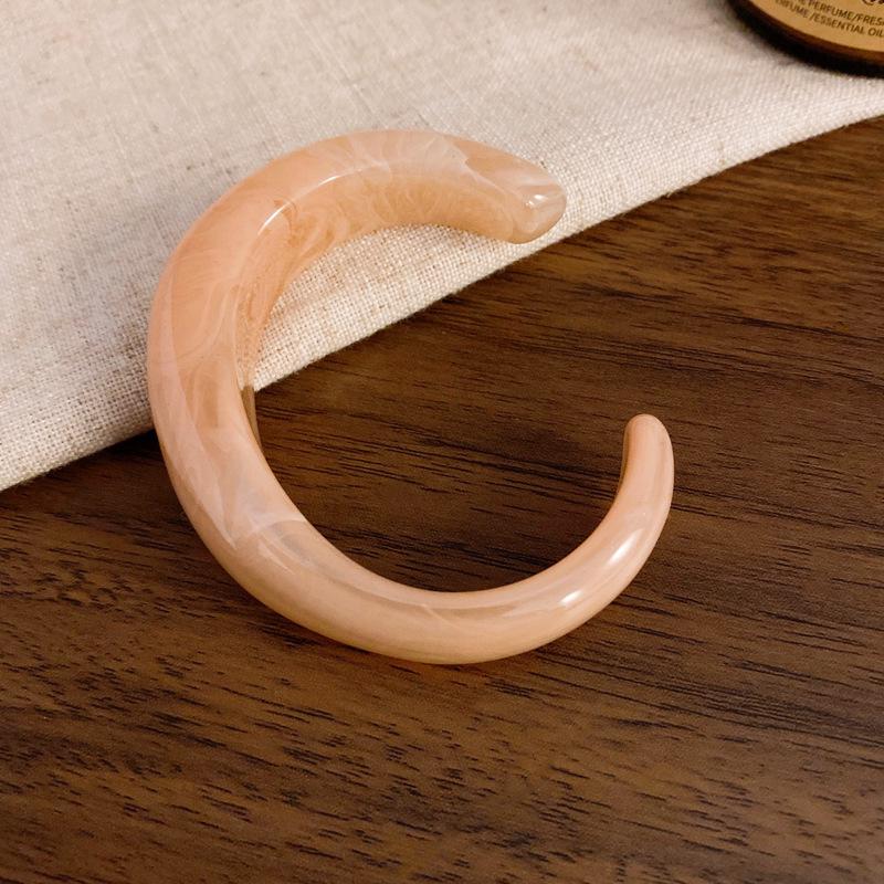 Luxuriöses europäisches & amerikanisches geometrisches offenes Acryl-Armreif-Armband