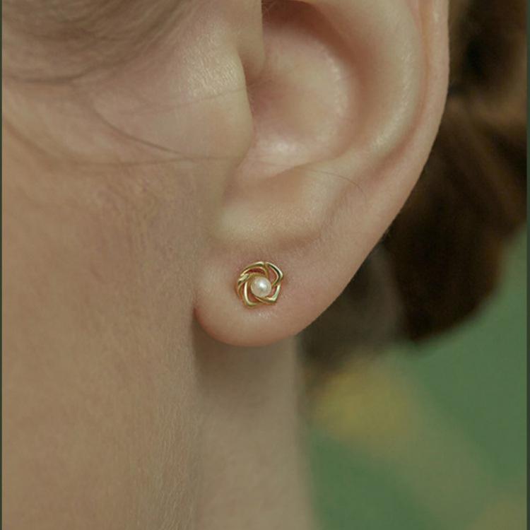 14K Gold-Plated Silver Camellia Pearl Stud Earrings - Elegant Women s Fashion Jewelry 14K Gold Pair (with earplugs)