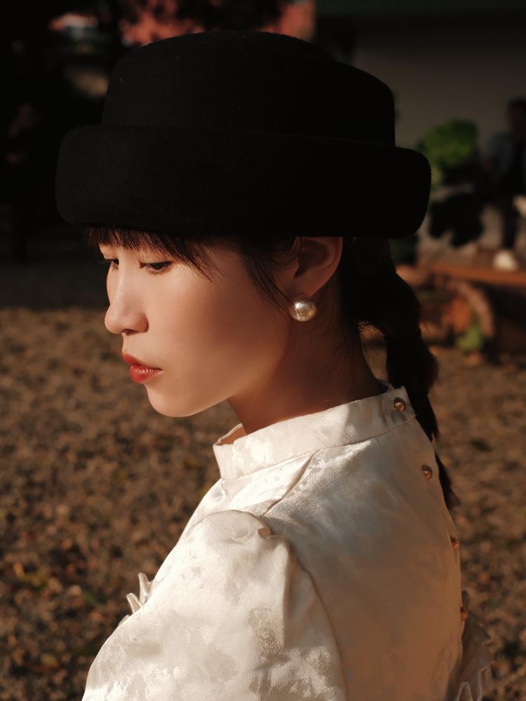 Elegant Women's Wool Felt Beret - Japanese Retro, White/Black/Brown/Camel, Autumn/Winter, French Style with Rolled Brim